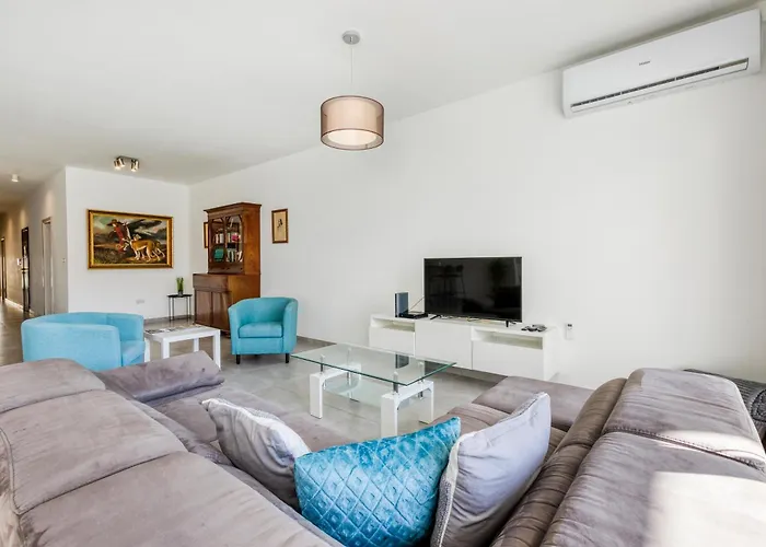 Annitchka Mansions - In Malta * Birkirkara