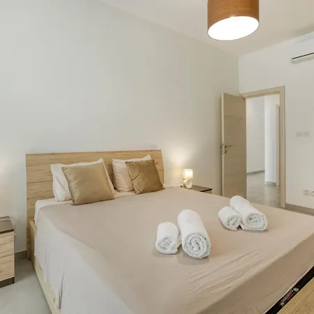 Annitchka Mansions - In Malta * Birkirkara