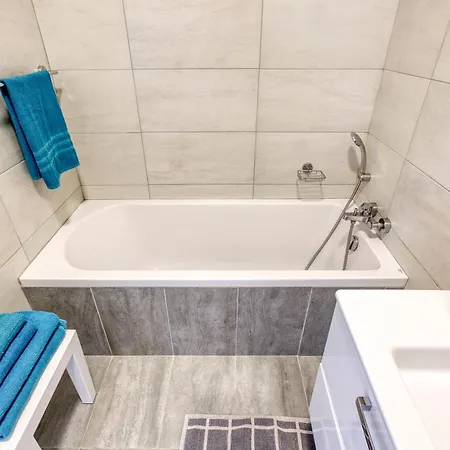 Annitchka Mansions - Pool In Malta Apartment