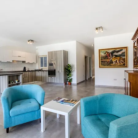 Annitchka Mansions - In Malta Apartment Birkirkara