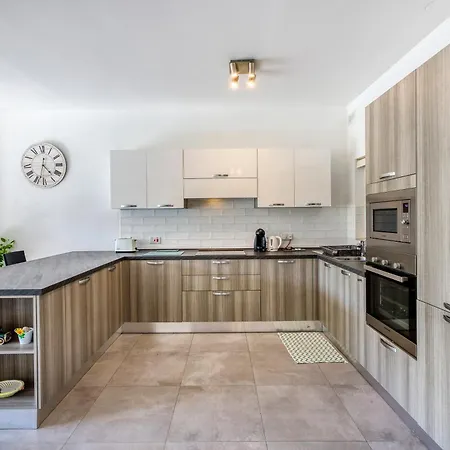 Annitchka Mansions - In Malta *