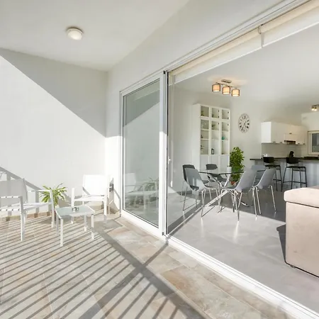 Annitchka Mansions - In Malta Apartment