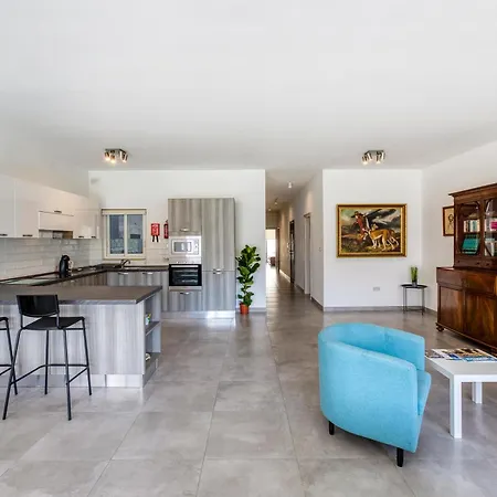 Annitchka Mansions - In Malta