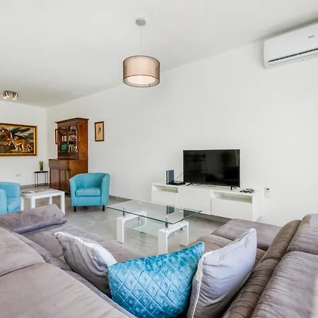 Annitchka Mansions - In Malta * Birkirkara