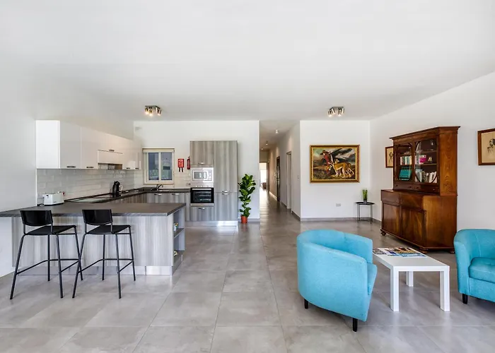 Annitchka Mansions - In Malta