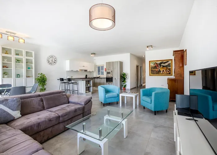 Annitchka Mansions - In Malta *